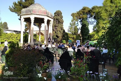 محفل انس با قرآن کریم در جوار آرامگاه حافظ شیرازی‎‎