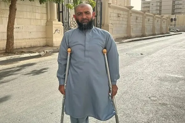 Pakistani Pilgrim with Amputated Leg Makes It To Mecca, Achieves Hajj Dream