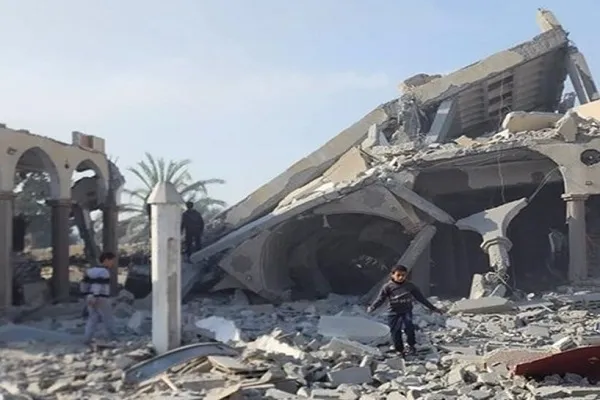 Gazze’de 3 cami daha bombalandı