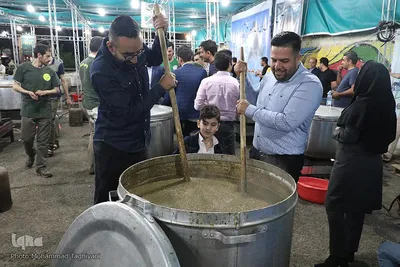 پخت و توزیع بیست تُن آش نذری درکرج