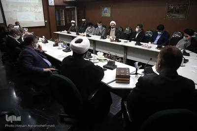 نشست هم اندیشی مقابله با کرونای جامعه قرآنی در مجتمع بیمارستانی امام خمینی(ره)