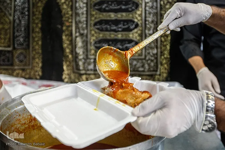 توزیع افطاری بین نیازمندان روستای چراغ‌سوز هرمزگان در شب‌های قدر