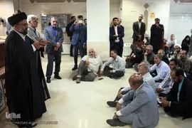 تجمع اعتراضی جمعی از فعالان تشکل‌های قرآنی در دبیرخانه شورای عالی انقلاب فرهنگی