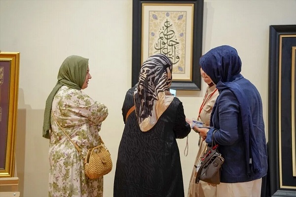 إنطلاق الدورة الثامنة لملتقى الفنانين المسلمین في إسطنبول + صور