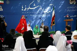 جشن شکوفه‌ها در آغاز سال تحصیلی