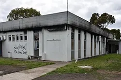 Trois hommes condamnés pour avoir lancé une bombe incendiaire dans la mosquée de Melbourne