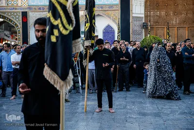 برافراشتن پرچم حرم امام حسین (ع) بر گنبد کربلای ایران