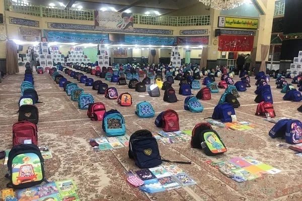 توزیع 9۰۰ بسته نوشت‌افزار از محل موقوفات استان مرکزی