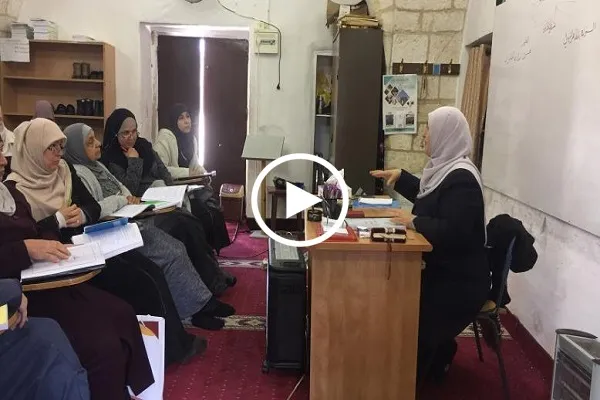 بالفيديو....إقامة الحلقات القرآنية النسائية في المسجد الأقصى