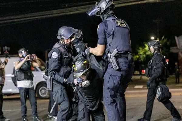 Portland'da protestocular Belediye Başkanı'nı hedef aldı