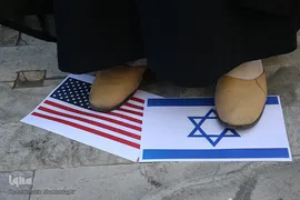 تجمع اعتراضی طلاب و دانشجویان قم در پی هتک حرمت روزنامه فرانسوی به پیامبر اسلام(ص)