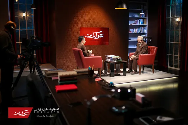 روشنفکر باید در خدمت مردم باشد/ چرا کرسی آزاداندیشی اجرا نمی‌شود؟