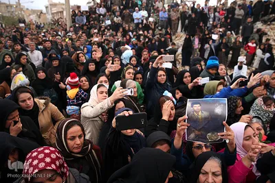 حضور رهبر معظم انقلاب در منطقه زلزله‌زده سرپل ذهاب