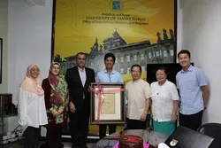 Pemberian Papan Qurani Iran ke Para Aktivis Religi Filipina