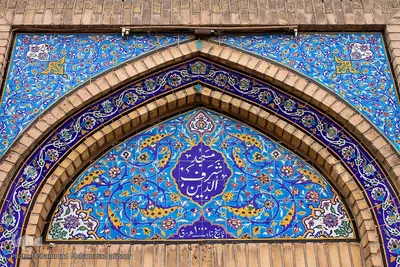 مسجد شرف‌الدین شوشتر، در سال 1000 هجری قمری و به سبک قدیمی رومی ساخته شده است. این مسجد دارای سه محراب برای تابستان، پاییز و زمستان بود. مقبره خاندان شرف الدین یکی از جایگاه‌های این مسجد است. 