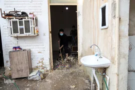 امدادرسانی نیروهای بسیج و سپاه به مردم سیل زده اهواز