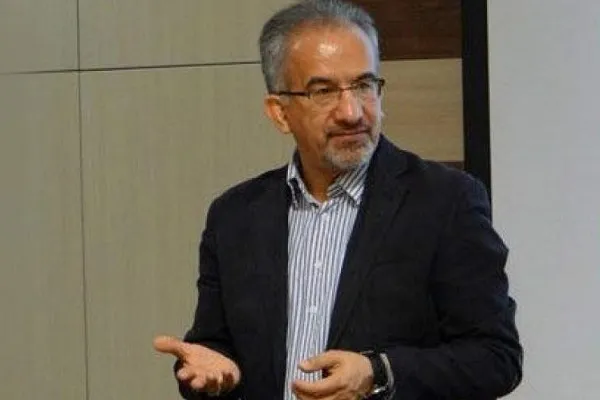 حضور نداشتن در مناسک نافی عبادت عمیق نیست / تجربه آرامش جمعی به کمک رسانه‌ها