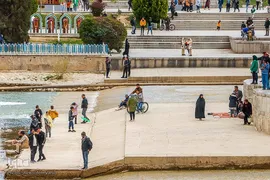 مسافران نوروزی در کنار پل خواجو‎‎