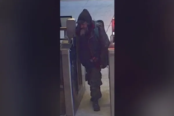 Toronto Police Make Arrest after Man Threatens Muslim Woman with Knife