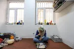 بعضی از دانشجویان معمولاً از زمان استراحت بین دو کلاسشان استفاده کرده، به خوابگاه بر می‌گردند و ناهار می‌خورند.  