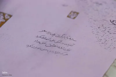 خوشنویسی که هنرش با ذره‌بین دیده می‌شود‎