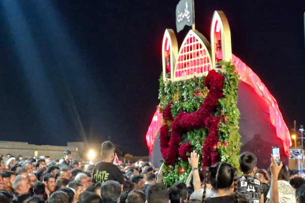 آیین ۷۰۰ ساله نخل‌گردانی حسینیه سرفره کاشان