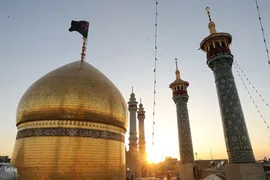 افراشتن پرچم عزا در حرم حضرت معصومه(س)