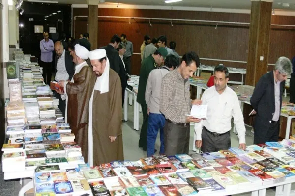 برپایی نمایشگاه کتاب در بیجار