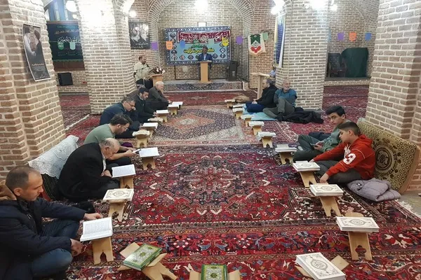 کرسی تلاوت مسجد استاد شاگرد تبریز