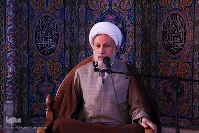 نشست تخصصی جامعه ی قرآنی استان فارس در مسجد نصیرالملک
