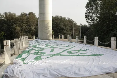 آیین اهتزاز بزرگترین پرچم متبرک حرم علوی