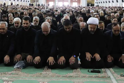حضور رییس جمهور دکتر پزشکیان در نماز ظهر عاشورا  در تبریز