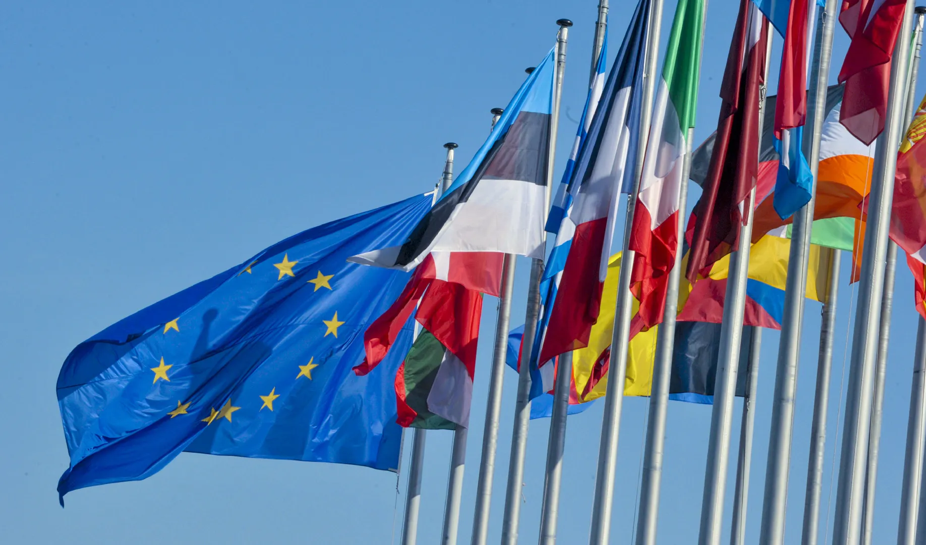 Moscovici: La UE se opone a las sanciones de EEUU contra Irán