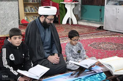 کرسی تلاوت قرآن به مناسبت ایام فاطمیه