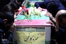 وداع با پیکر شهید مدافع حرم حمزه کاظمی