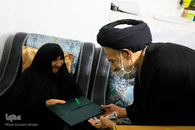 دیدار حجت‌الاسلام عبادی با خانواده شهیدین بذرافکن