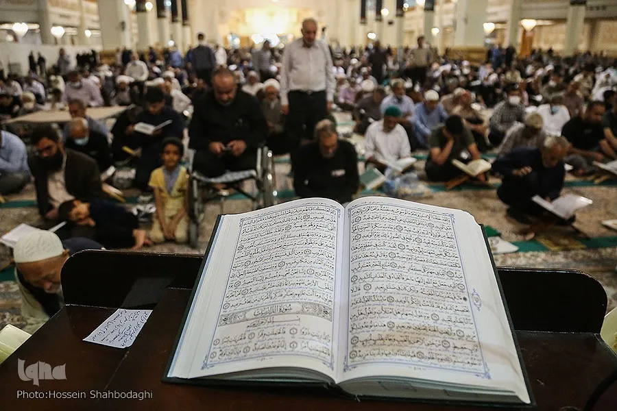 محفل قرآني في مرقد السيدة معصومة(س) في قم المقدسة