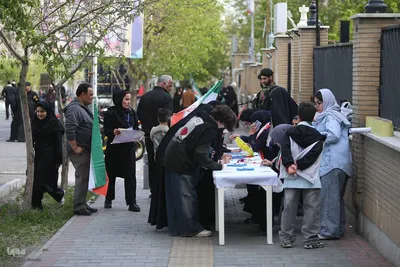 تجمع کودکان و نوجوانان در چهلمین روز شهادت دانش‌آموزان مینابی