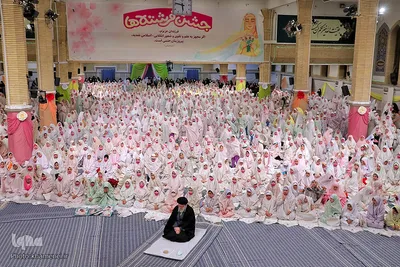 جشن تکلیف دختران دانش‌آموز در حسینیه امام خمینی(ره)
