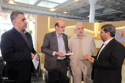 بازدید حسن مسلمی نائینی،‌ رئیس جهاددانشگاهی از نمایشگاه بین‌المللی قرآن کریم 