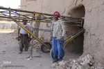اینجا نان کسی آجر نمی‌شود، اینجا آجرها نان می‌شوند