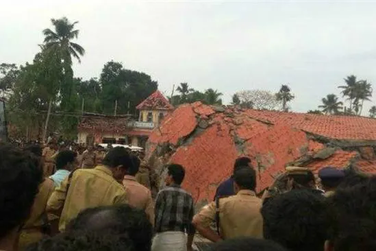 কেরালার মন্দিরে ভয়াবহ অগ্নিকাণ্ড