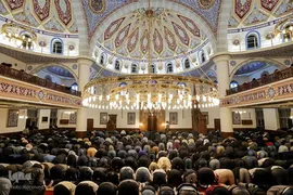 اقامه نماز جماعت مسلمانان جهان در رمضان