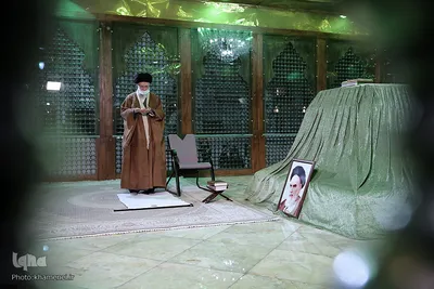حضور رهبر انقلاب در مرقد مطهر امام راحل و گلزار شهدای بهشت زهرا