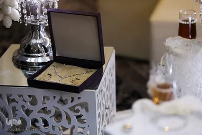 زیر سایه ضریح