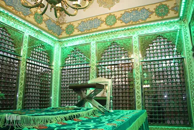 غبار روبی امامزاده جعفر (ع) یزد به مناسبت میلاد حضرت زینب کبری (س)‎‎
