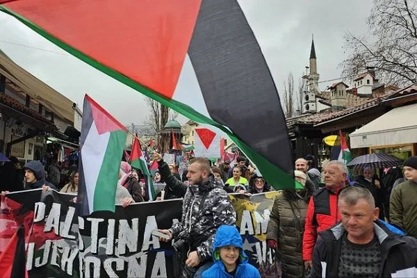 Bosna Hersek'in başkenti Saraybosna'da Filistin'e destek yürüyüşü düzenlendi