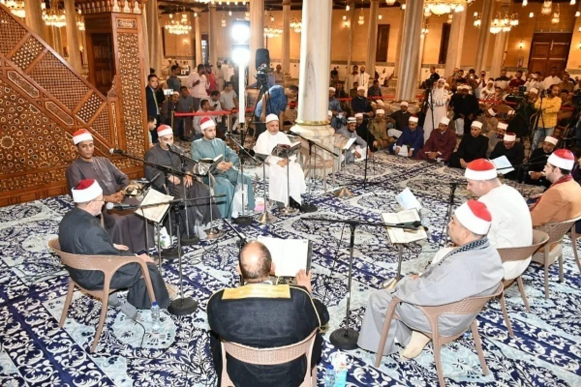 بالصور...إقامة مقرأة كبار القراء في مسجد الإمام الحسين(ع) بالقاهرة