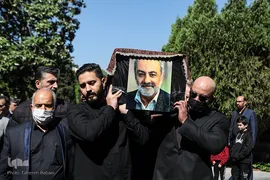  تشییع پیکر مرحوم عماد افروغ در مسجد دانشگاه تهران
