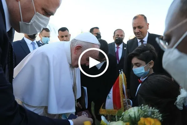 بالفيديو..لحظة وصول البابا فرنسيس إلى بيت المرجع السيستاني
